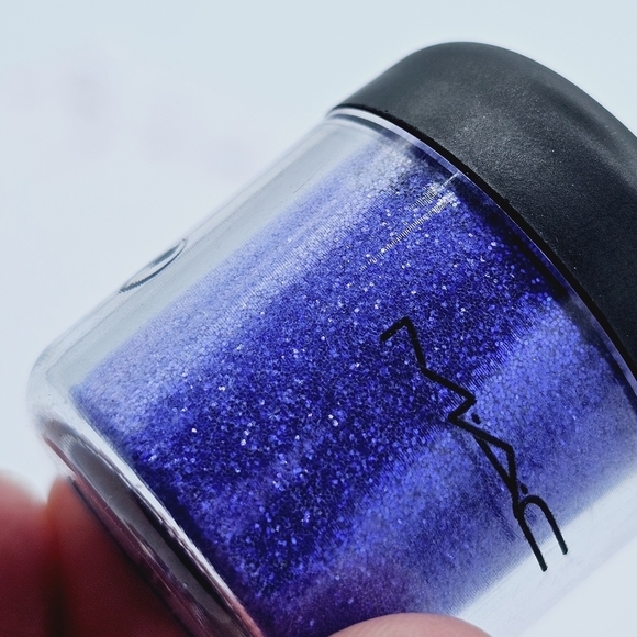 MAC Cosmetics Crystalled Purple Glitter - Picture 2 of 4